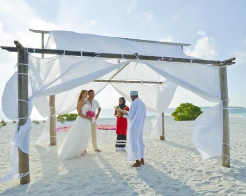 Holiday Island Resort 4* на Ари Атолле: честный обзор