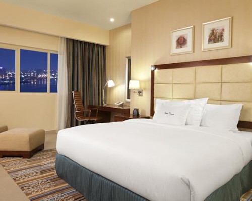 DoubleTree by Hilton Ras Al Khaimah — отель 4* в Рас-эль-Хайме