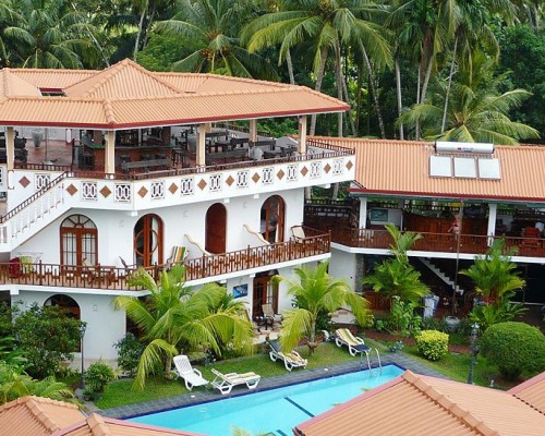 Bentota Village 3* — пляжный отель на первой линии в Бентоте