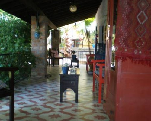 Bakkhos Guesthouse, Кушадасы: честный обзор гостевого дома