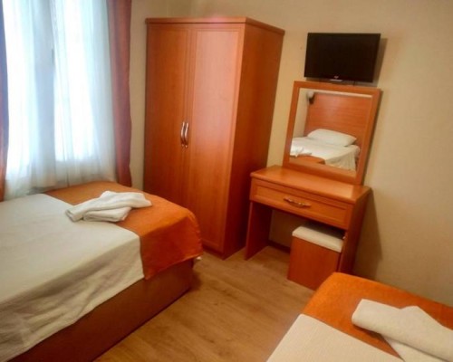 Yalcin Hotel — небольшой отель в Чешме у марины