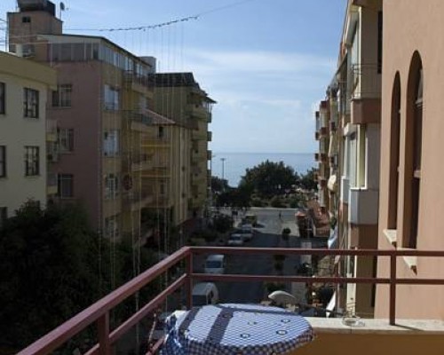 Huzuray Otel 1* в Аланье — бюджетный вариант для пляжного отдыха