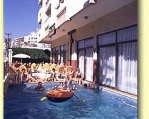 Dias Hotel 2* в Кушадасы — что реально есть в отеле