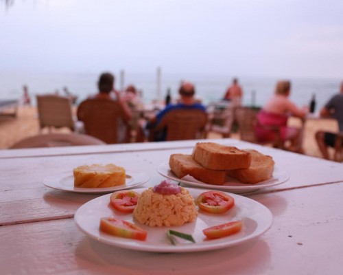 Budde's Beach Restaurant & Guesthouse в Хиккадуве