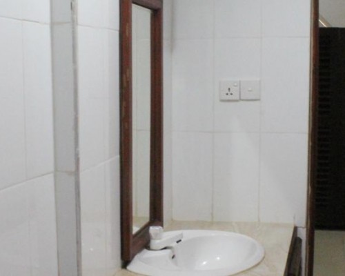 Nippon Villa Beach Resort 2* — Хиккадува, Шри-Ланка