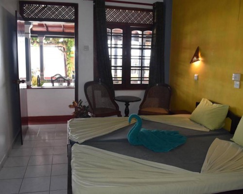 Whitepearl Beach 3* — отель в Хиккадуве