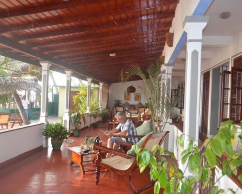 Whitepearl Beach 3* — отель в Хиккадуве