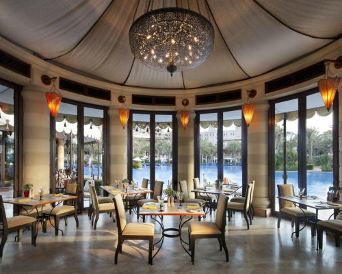 Jumeirah Al Qasr 5* — отель в Дубае на первой линии