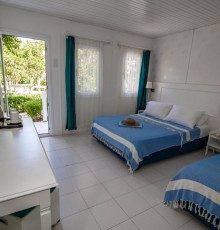Blue & White Hotel