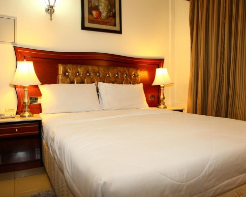 Saffron Hotel 2* — скромный отель в центре Дубая