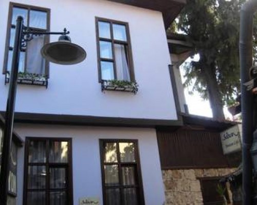 Lazer Pension — пансион в старом городе Калеичи, Анталья