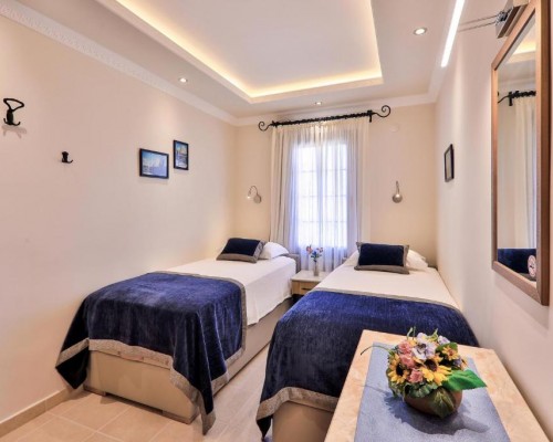 Hadrian Hotel в Каше: камерный отель с видом на море