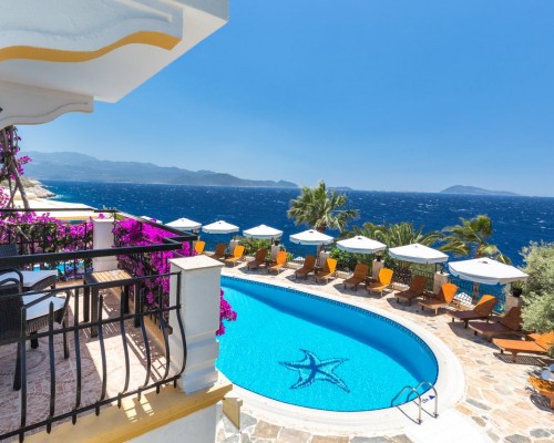 Hadrian Hotel в Каше: камерный отель с видом на море