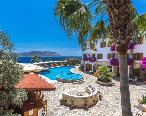 Hadrian Hotel в Каше: камерный отель с видом на море
