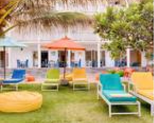 Hotel J 3* в Негомбо — отель у пляжа с бассейном