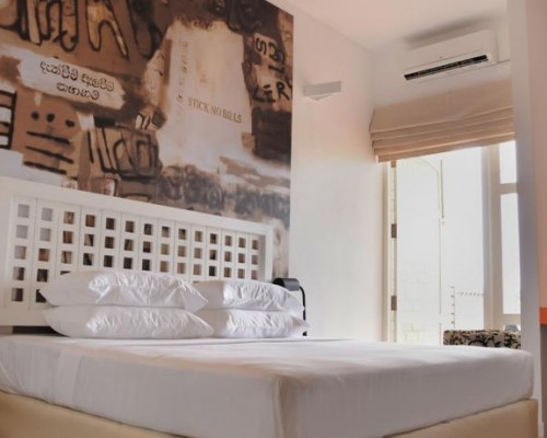 Hotel J 3* в Негомбо — отель у пляжа с бассейном