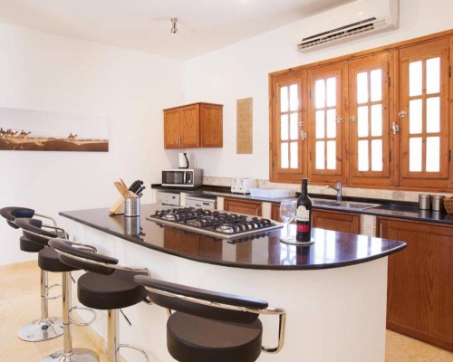 Red Rock Luxury Apartments with Heated Pool, Дахаб