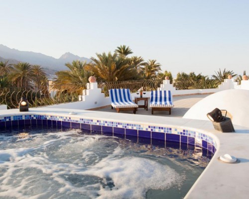 Red Rock Luxury Apartments with Heated Pool, Дахаб