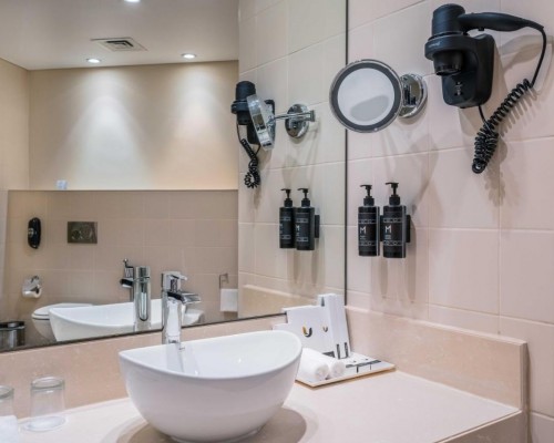 Millennium Central Mafraq Hotel 4* — Абу-Даби, ОАЭ