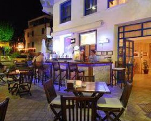 Akdeniz Apart Hotel 3* — апарт-отель в Кушадасы у первой линии