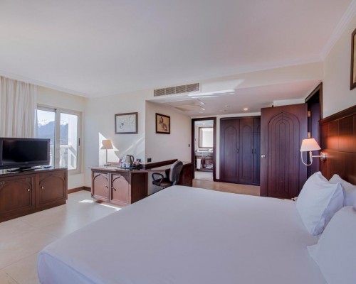 Crowne Plaza Antalya 5* — отель на первой линии пляжа Коньяалты