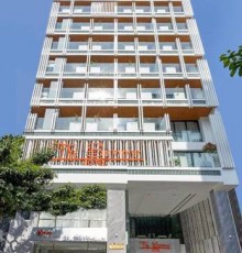 The Summer Hotel 3*
