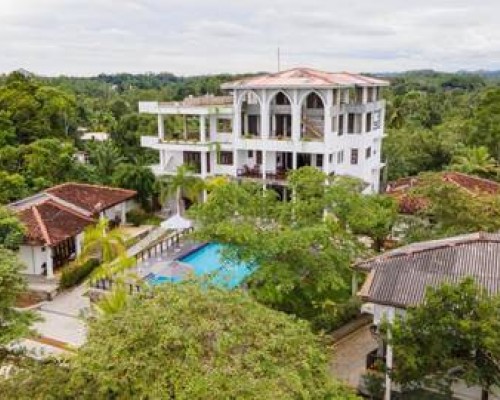 Comaran Beach Hotel 3* — Унаватуна, Шри-Ланка