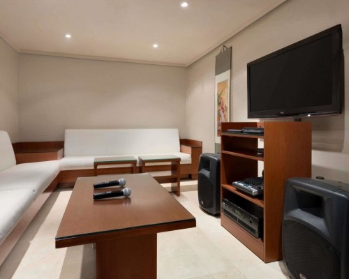 Ramada Downtown Abu Dhabi 4* — отель в Абу-Даби, ОАЭ