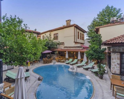 La Paloma Hotel в Анталье: отель в старом городе Калеичи