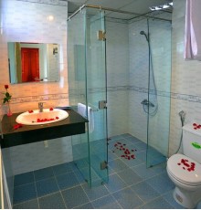 Hoang Tung Hotel 2*