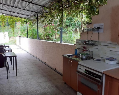 U Asidy Guest House в Гудауте: гостевой дом у моря