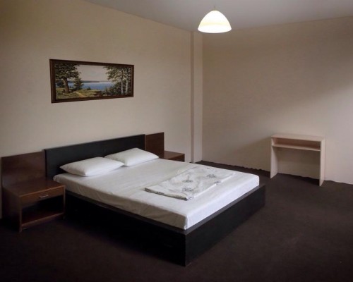 Guest house Meka, Гудаута: гостевой дом с общей кухней
