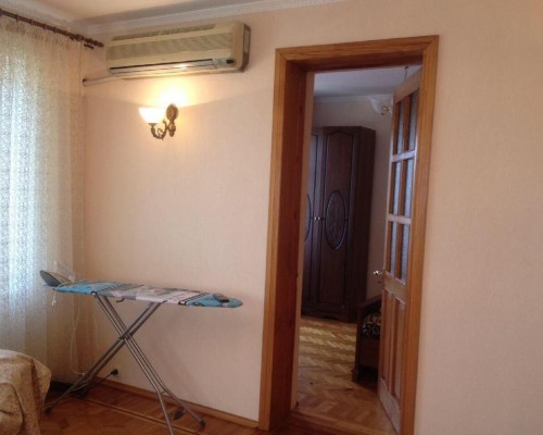 Apartments On Imam Shamil 6, Сухум: квартира в центре города