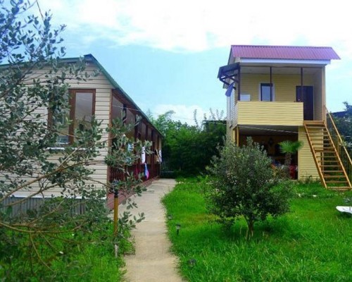 Oganyan Guest House в Гагре: гостевой дом с общей кухней