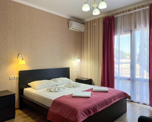 Медовый отель 4* в Гагре: рядом с морем, с бассейном и горками