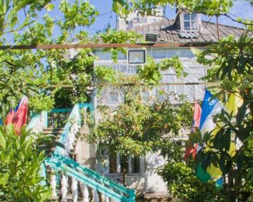 Guest House Lakoba 30 — гостевой дом в Гагре