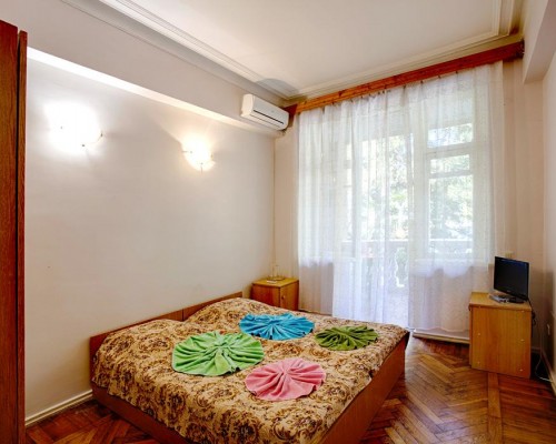 Guest House on ul Lermontova — гостевой дом в центре Гагры