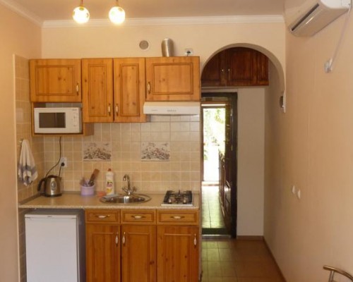 Guest House Amore в Гагре: гостевой дом рядом с колоннадой