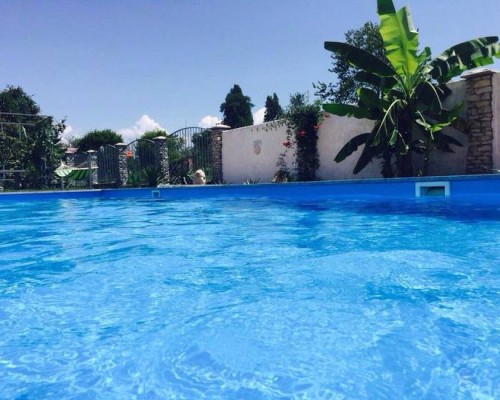 Villa Apsua — отдельные домики с бассейном в Пицунде