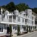 Mramorny Zamok Hotel в Пицунде: отдых у моря без суеты