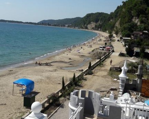 Mramorny Zamok Hotel в Пицунде: отдых у моря без суеты
