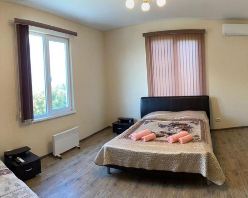 Castle Guest House в Новом Афоне: гостевой дом на первой линии