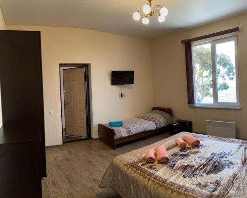 Castle Guest House в Новом Афоне: гостевой дом на первой линии