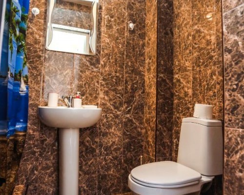 Castle Guest House в Новом Афоне: гостевой дом на первой линии