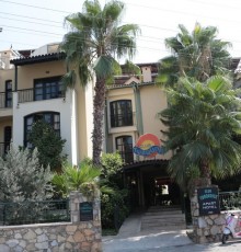 Club Turquoise Apart