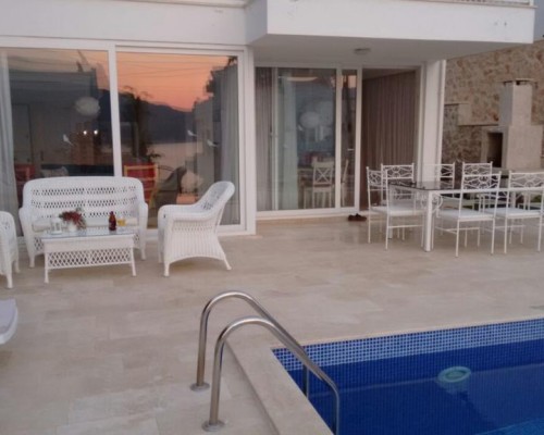 White Suites XI в Калкане: что это за отель и кому он подойдёт