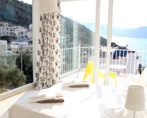 White Suites XI в Калкане: что это за отель и кому он подойдёт