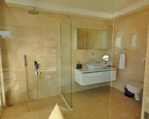 Villa Lumineux в Калкане: апартаменты с бассейном и кухней