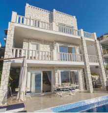 Villa Ketchy