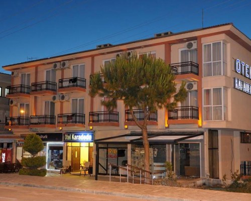 Karadede Hotel в Чешме — небольшой отель рядом с крепостью